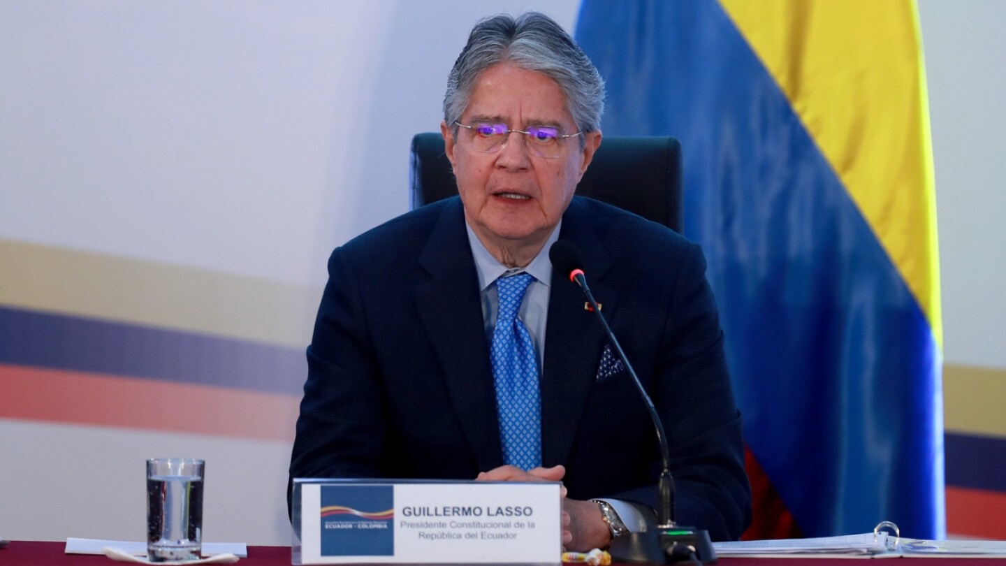 ecuador-armas-guillermo-lasso
