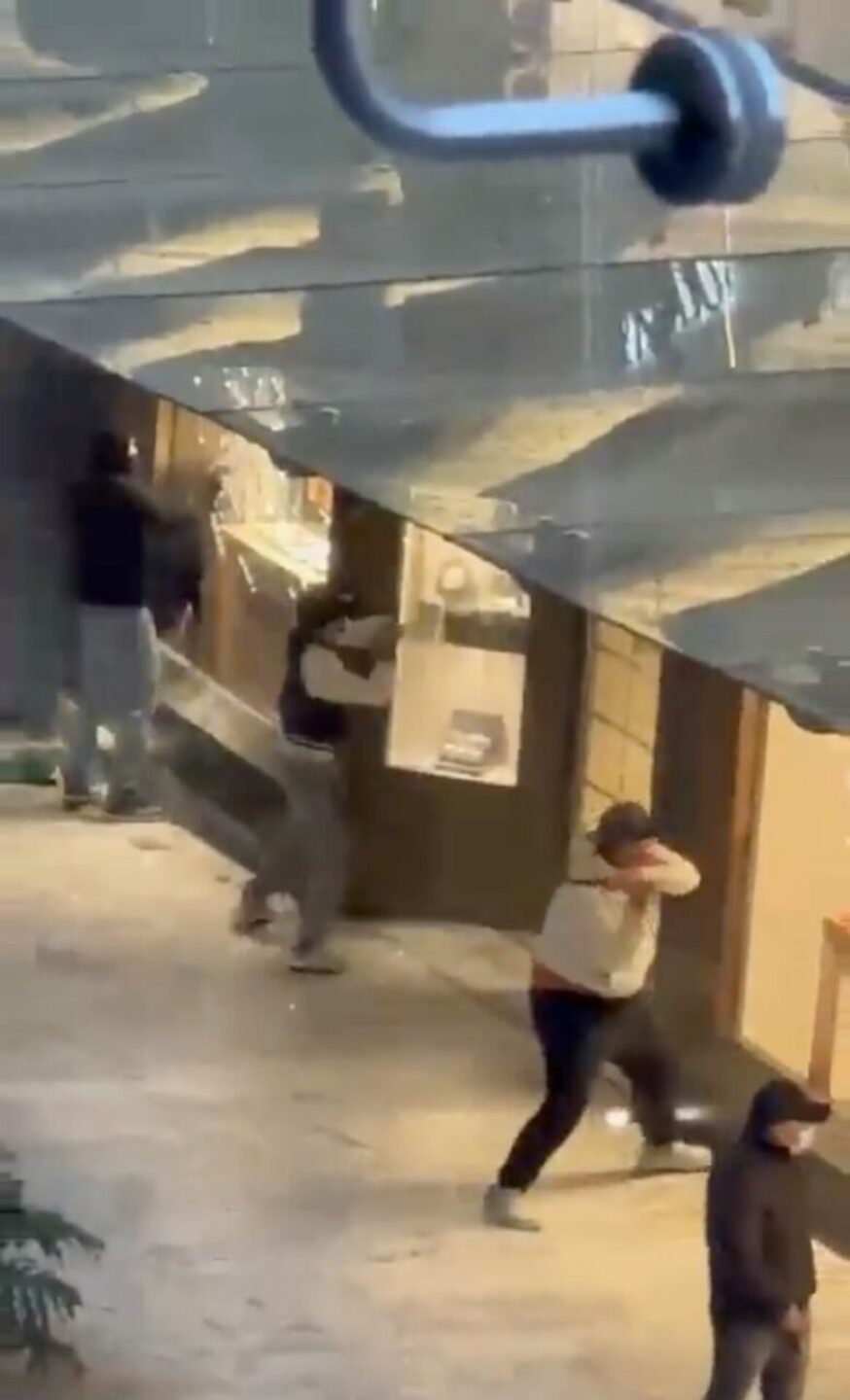 balacera-en-antara-reportan-intento-a-asalto-en-joyeria-de-cdmx-777x1280