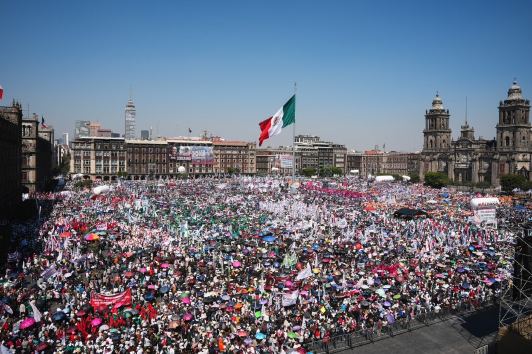 asamblea informativa zócalo sheinbuam.jpg