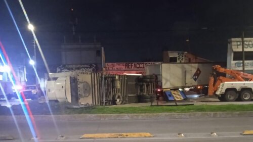 accidente-en-la-lopez-portillo-hoy-camion-vuelca-en-tultitlan