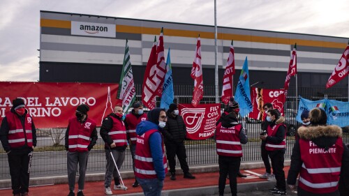 Con huelga, trabajadores de Amazon exigen mejores condiciones