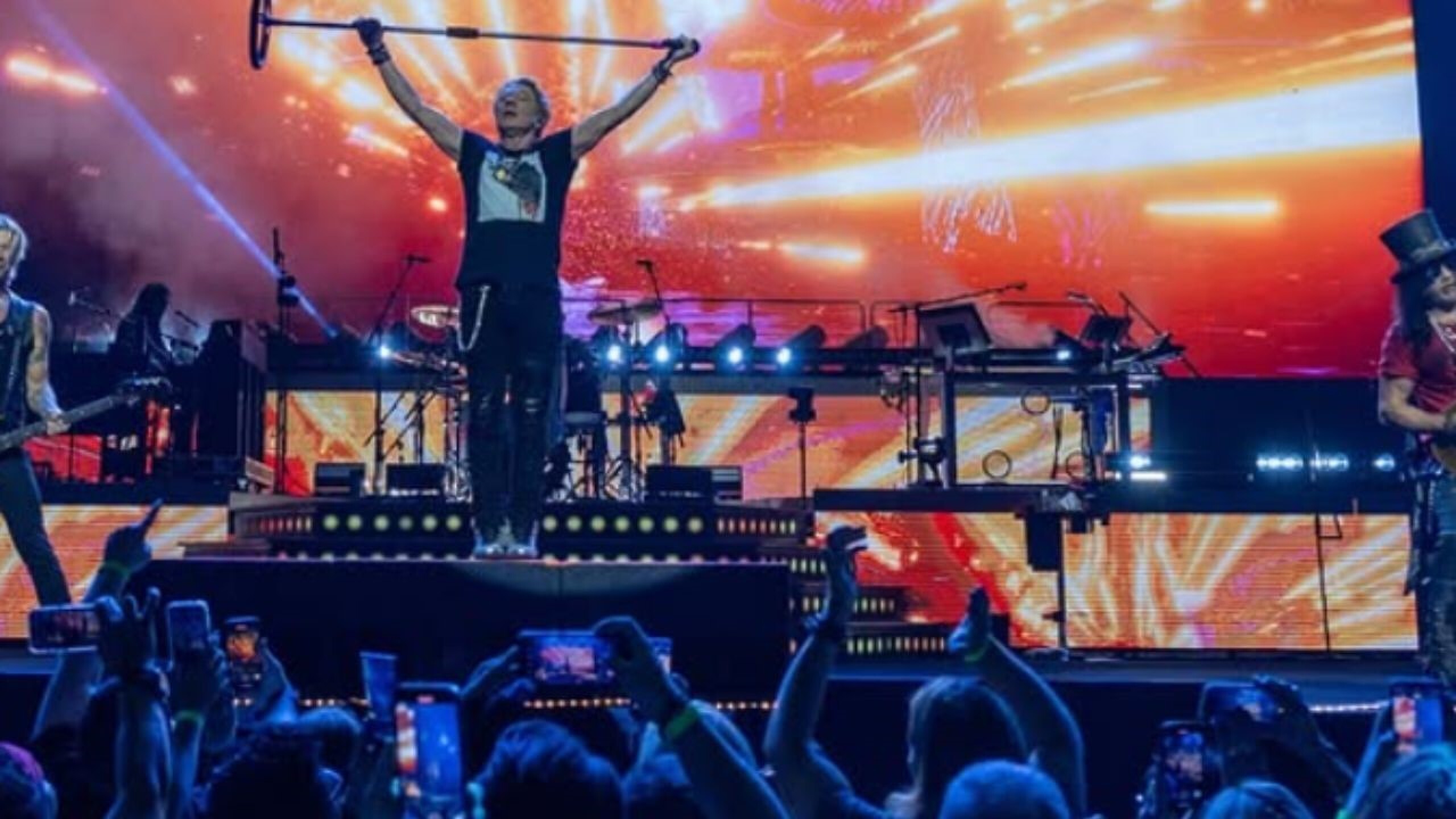 guns_roses_3.jpg