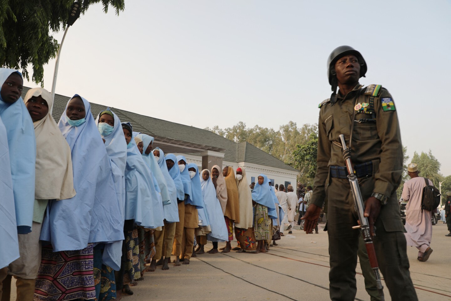 Liberan a 279 alumnas secuestradas en Nigeria