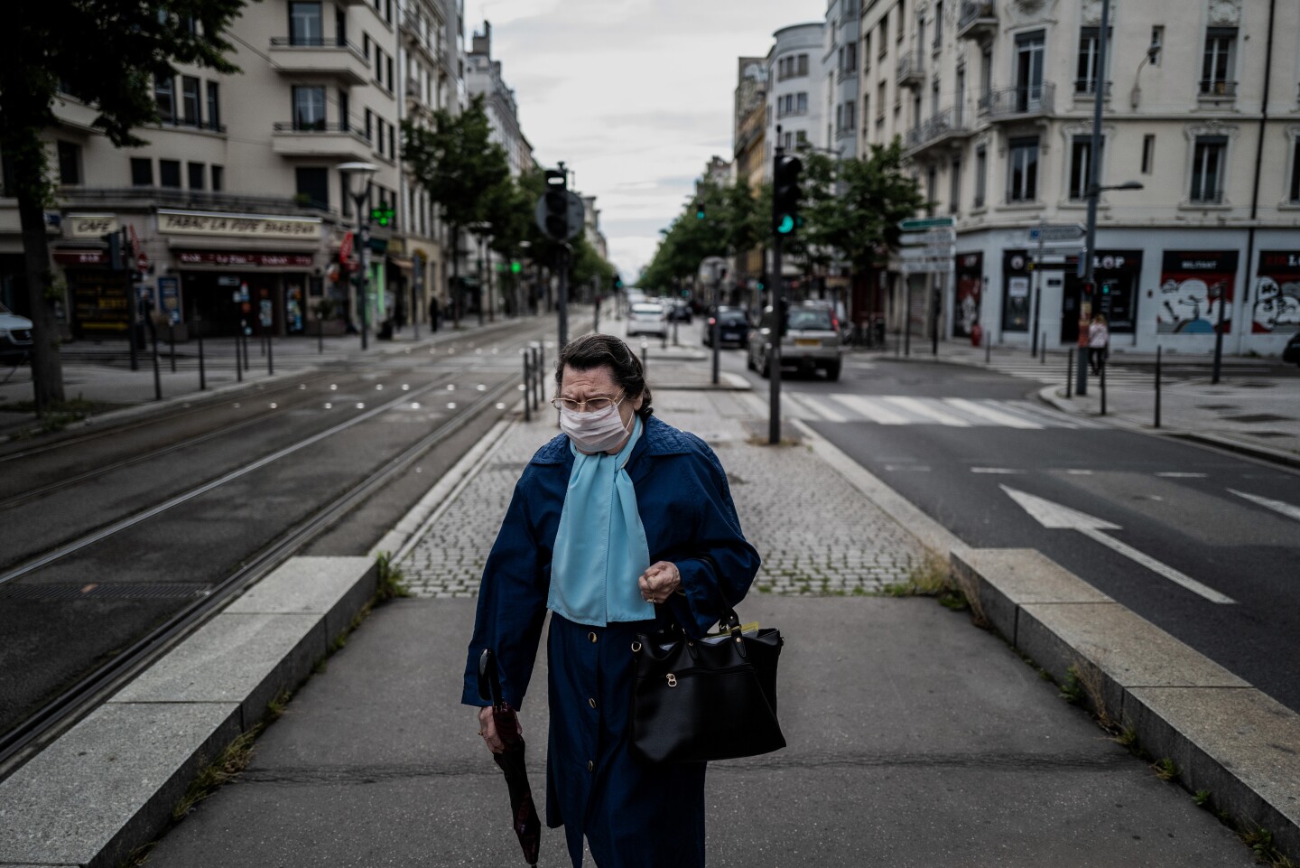 En Francia comienzan a salir a las calles paulatinamente