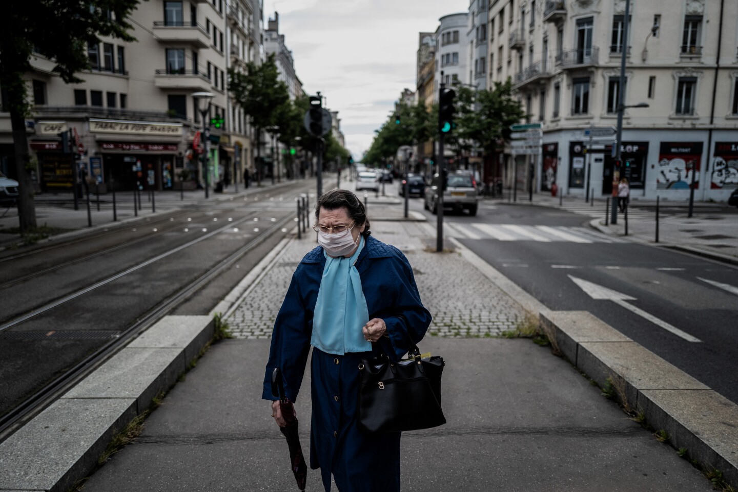 En Francia comienzan a salir a las calles  paulatinamente