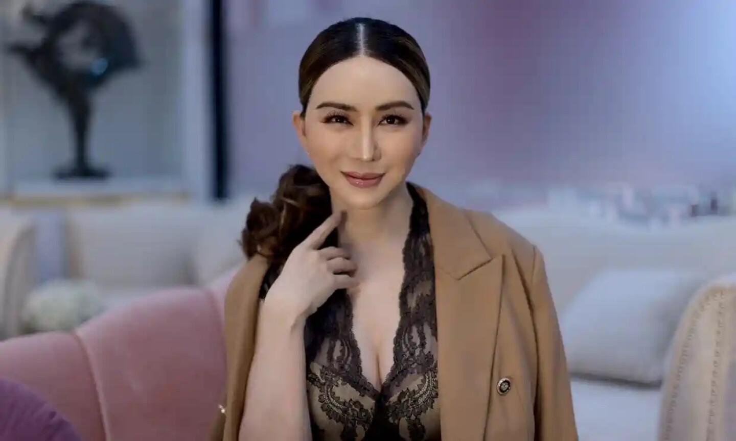anne_jakrajutatip_magnate_trans_que_compró_la_organización_miss_universo