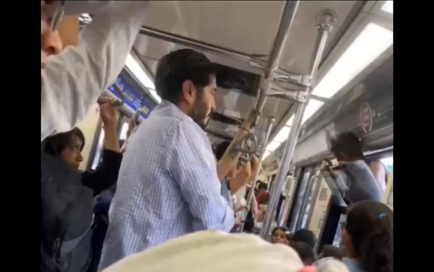 Hombre colgado Tren Ligero