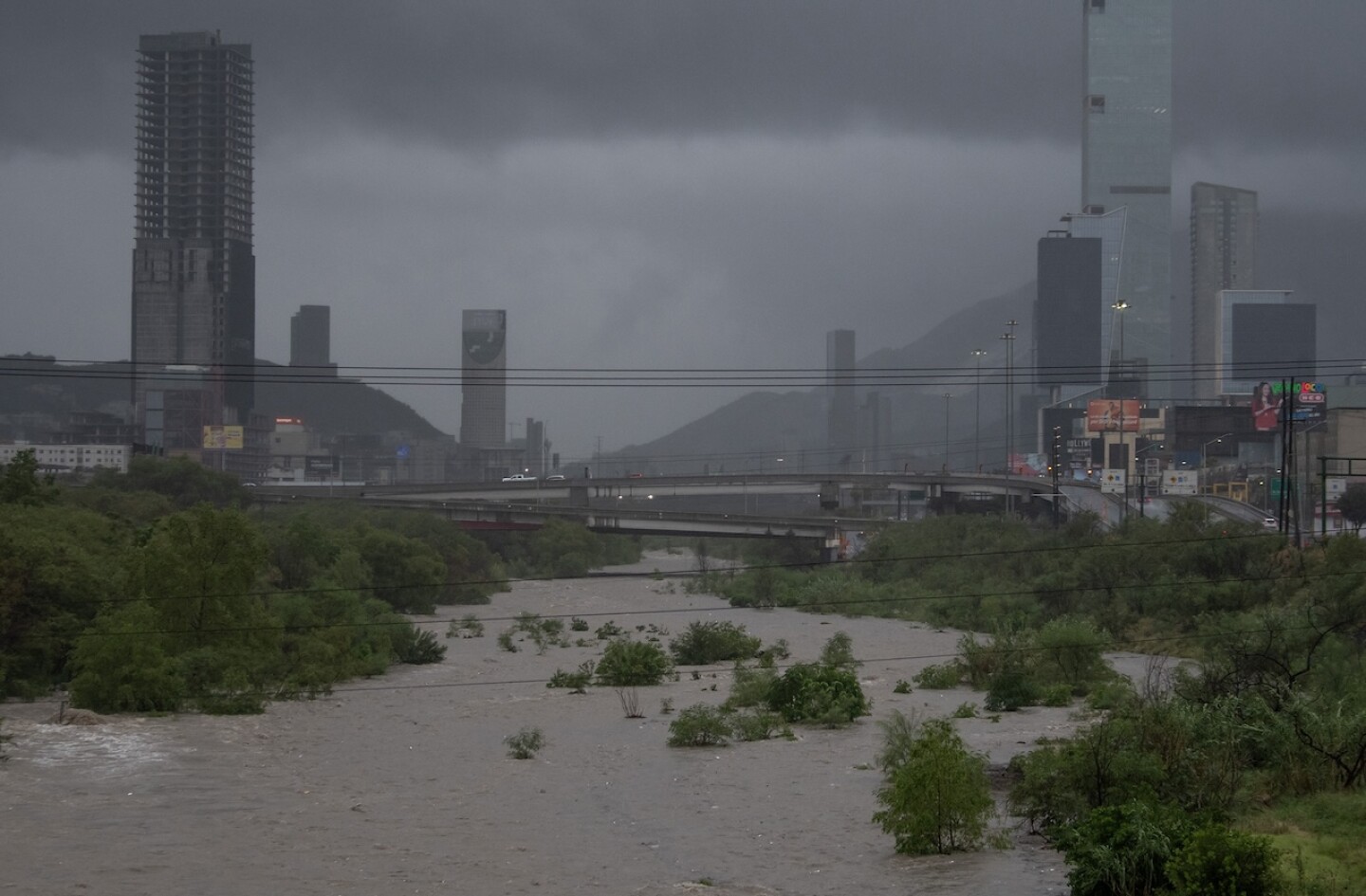 Alberto se degrada a depresiÛn tropical pero a˙n deja lluvias torrenciales en MÈxico