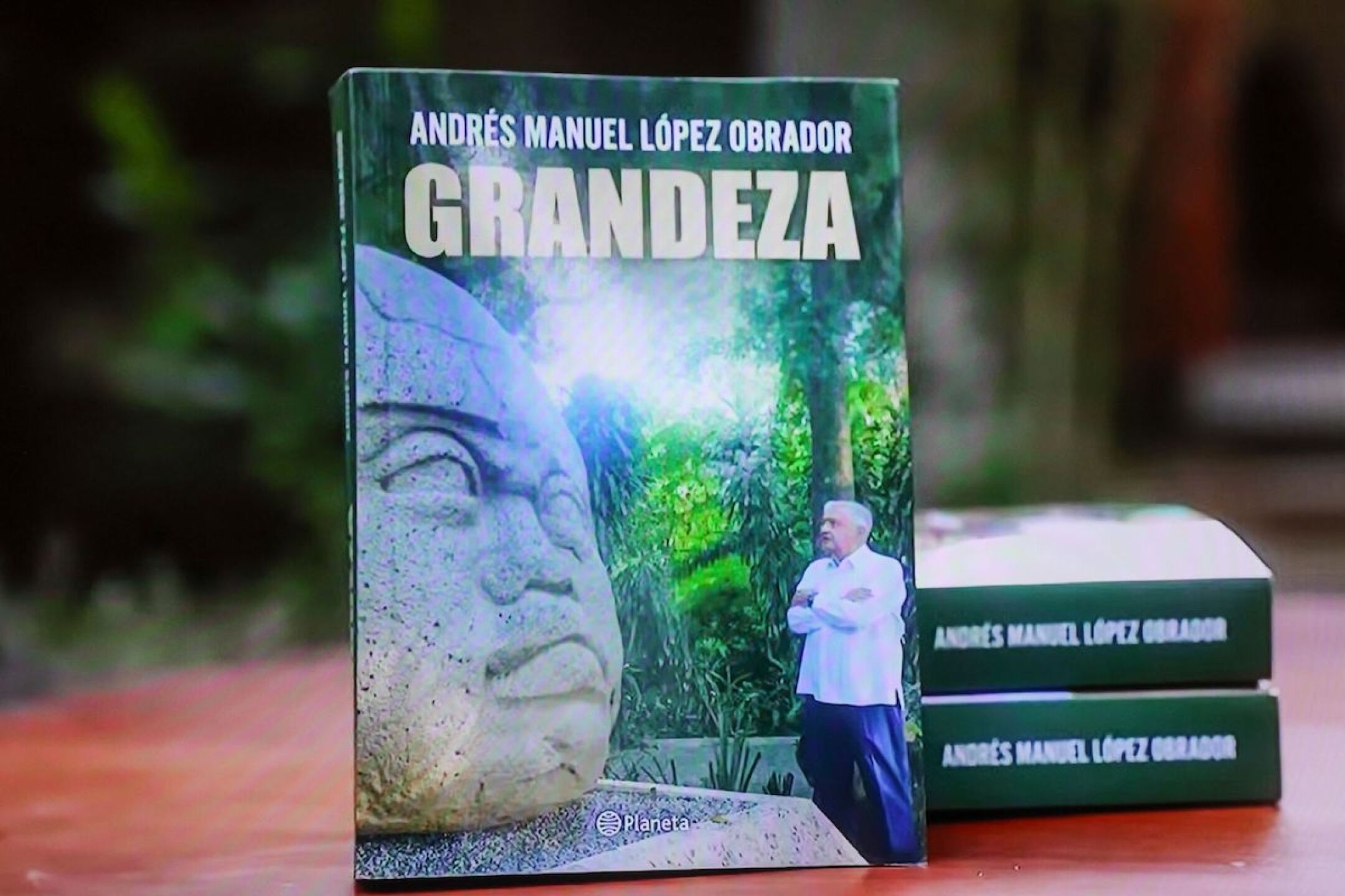 libro Grandeza de López Obrador