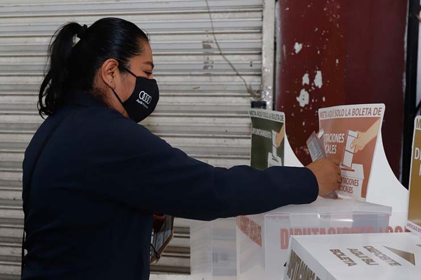 Instalación de casillas electoral en el mercado de La Merced, el día de hoy se elegirán diputados federales, locales y presidentes municipales en todos los estados de la República, además de 15 gubernaturas.