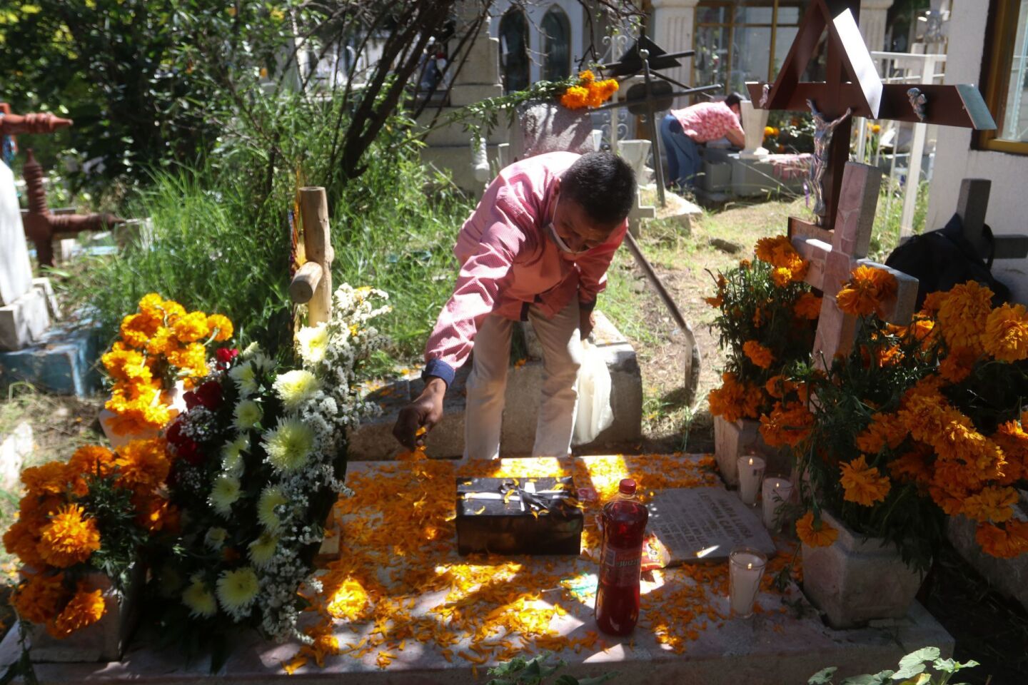 Capitalinos adelantan visita a panteones