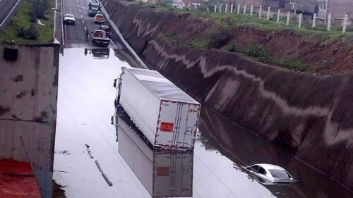 chamapa-lecheria-transito-lento-por-inundacion-en-circuito-exterior-mexiquense