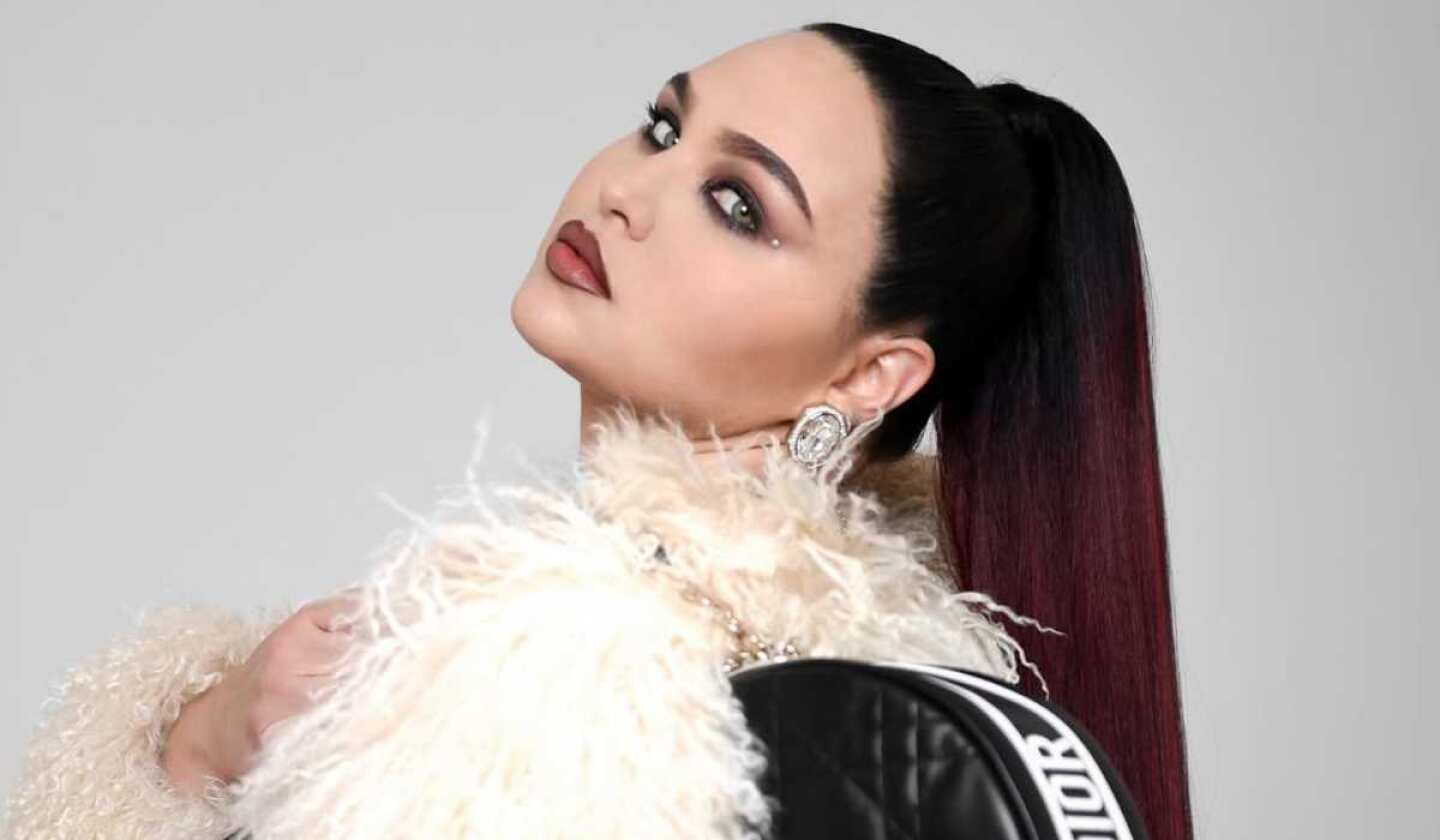estefania villarreal conejo blanco conejo rojo.jpg