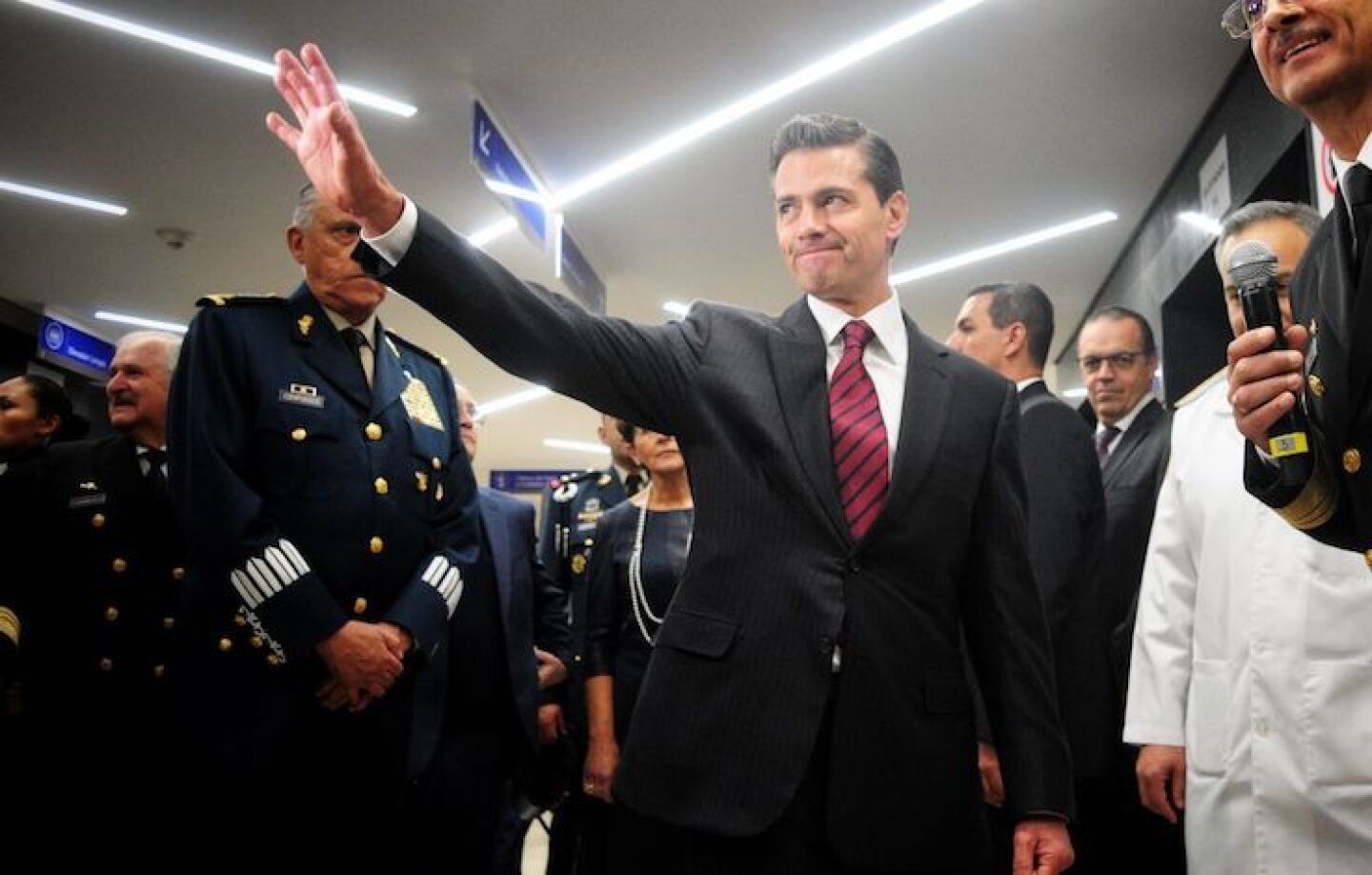 CIUDAD DE MÉXICO, 28NOVIEMBRE2018.- Enrique Peña Nieto, presidente de México, realizó uno de los últimos eventos públicos que tiene antes de finalizar su mandato al inaugurar y entregar las obras del Centro Médico Naval en compañía de Vidal Francisco Soberón, secretario de Marina, y Salvador Cienfuegos, secretario de la Defensa Nacional.FOTO: DIEGO SIMÓN SÁNCHEZ /CUARTOSCURO.COM