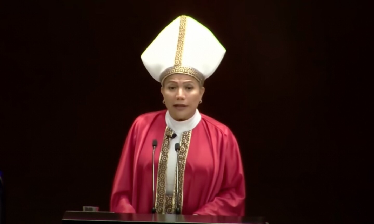 diputada_vestida_de_papa