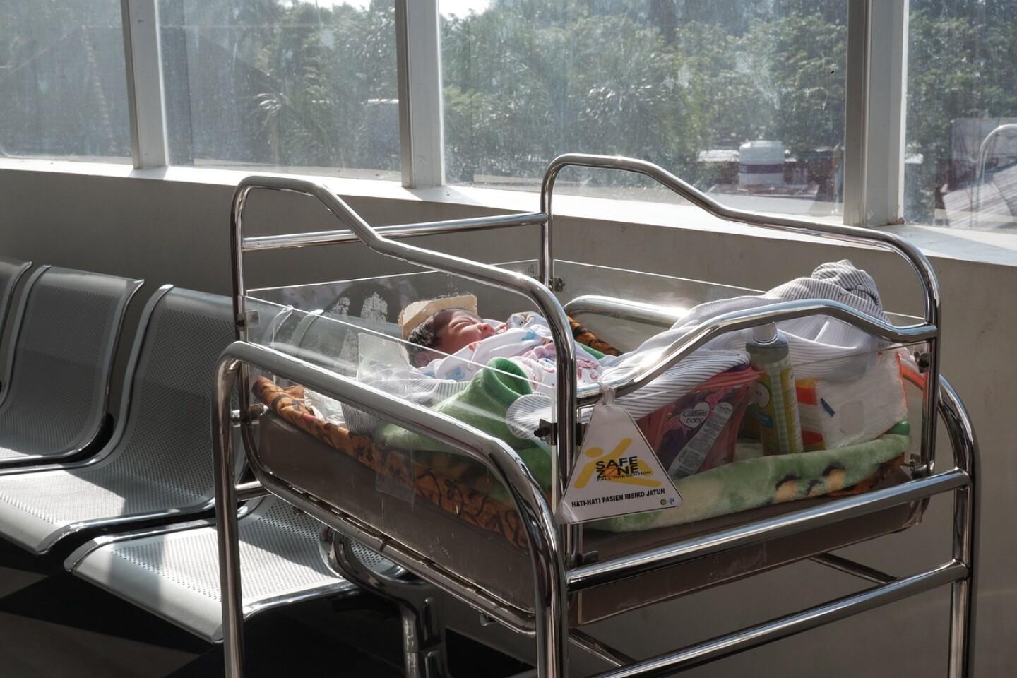 baby-gf6ac6a43a_1280
