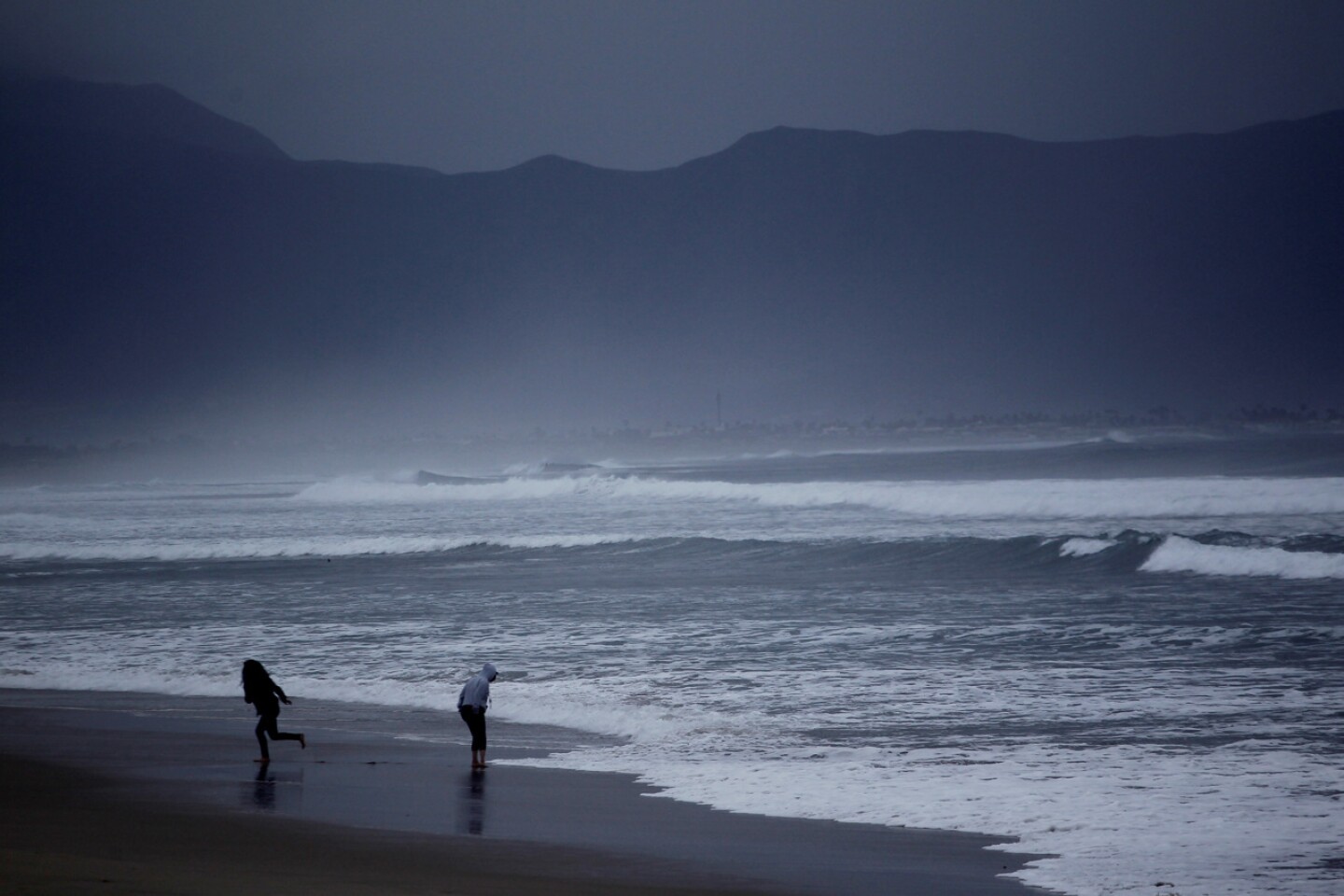 ¡rea de baja presiÛn en el Atl·ntico central podrÌa convertirse en depresiÛn
