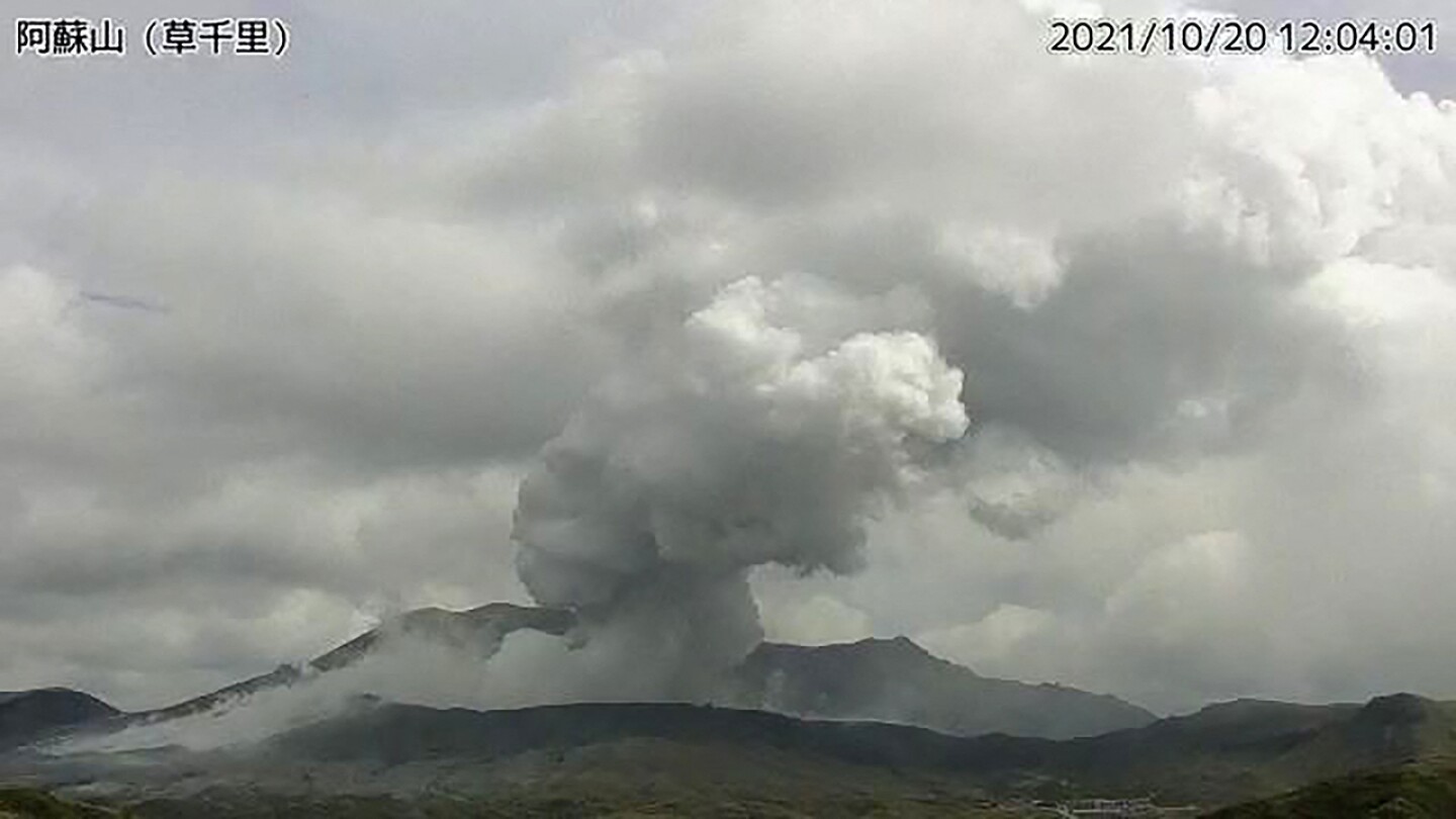 JAPAN-VOLCANO