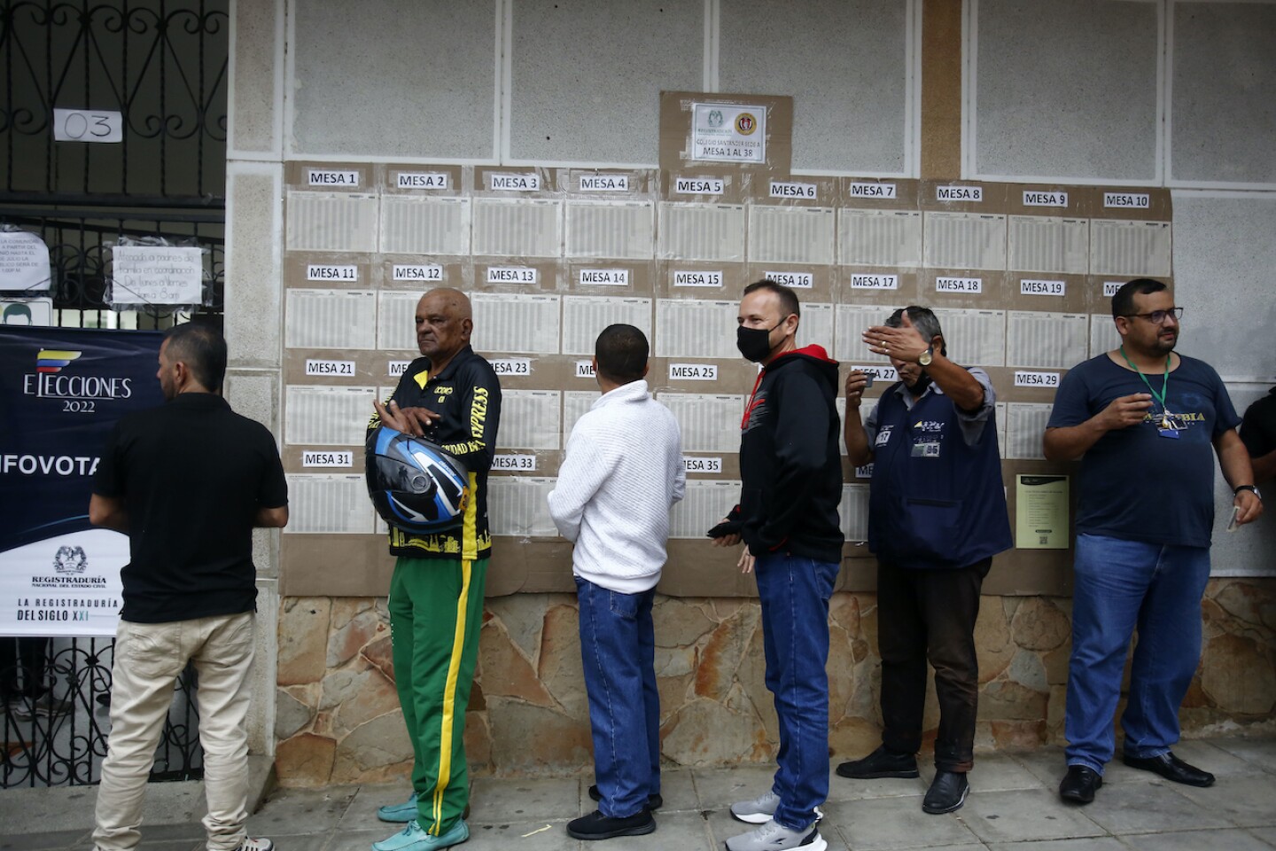 Los colegios electorales de Colombia abren para la segunda vuelta presidencial