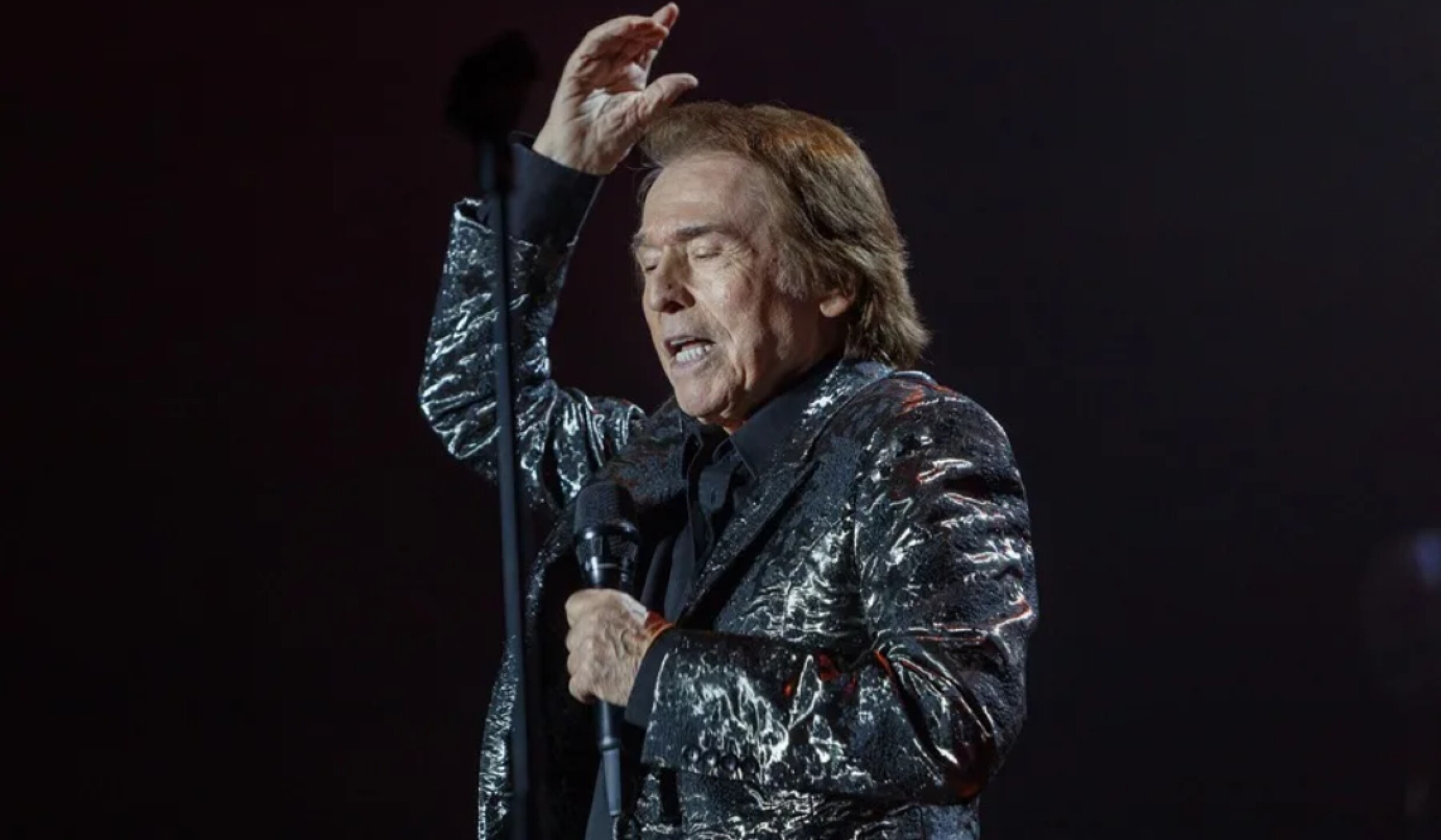 raphael-latin-grammys-persona-del-año-2025 (1).jpg