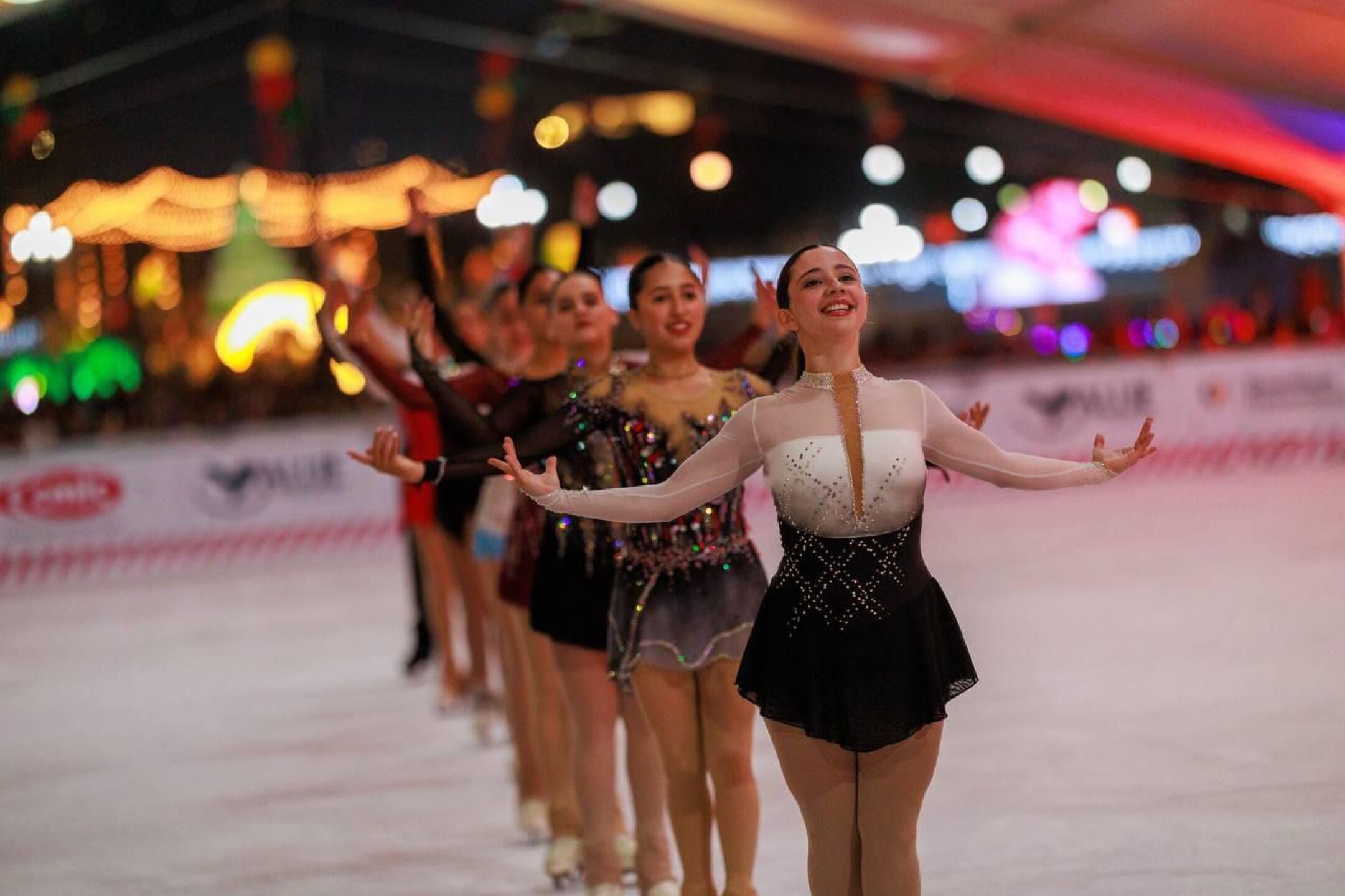 pista-de-hielo-macroplaza-monterrey-1
