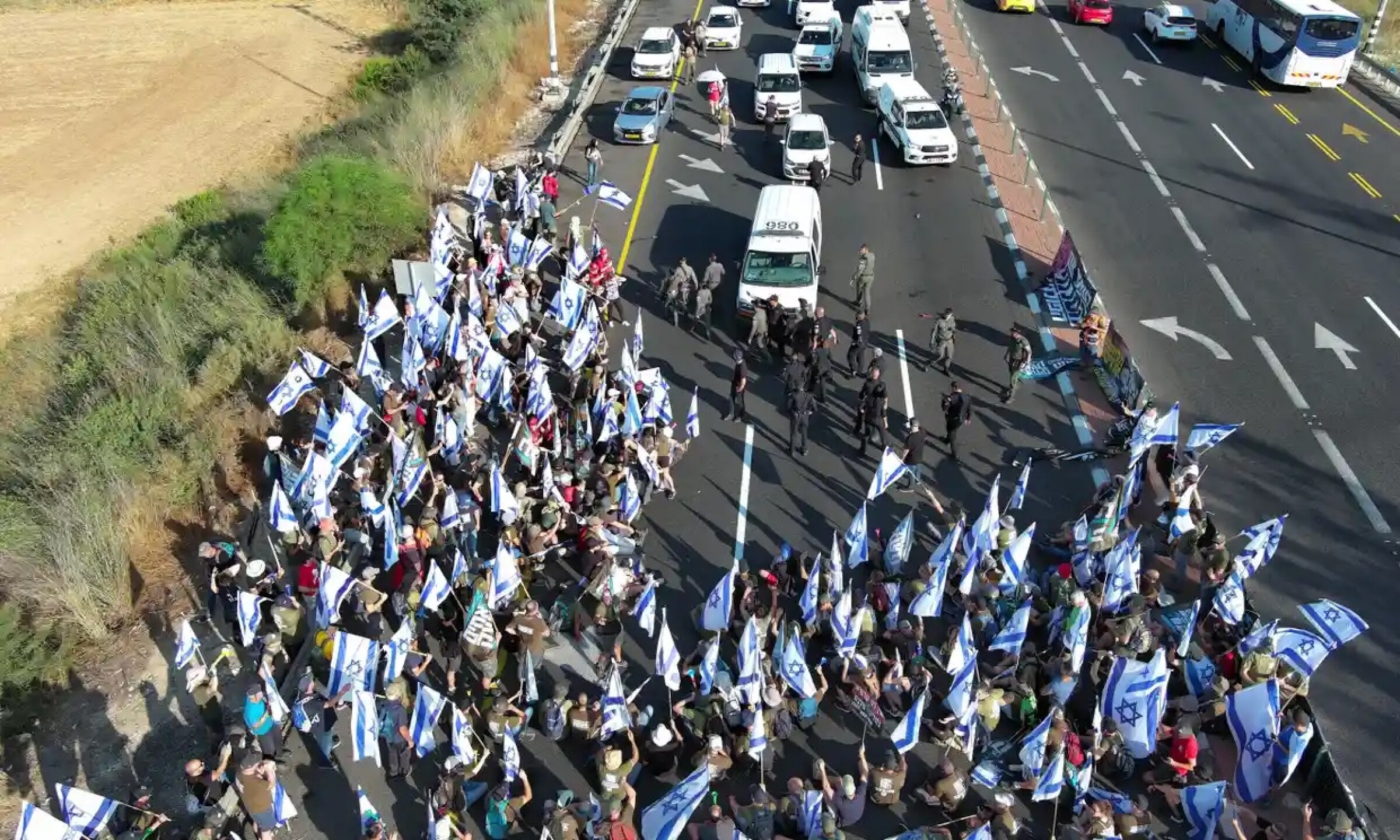 manifestantes-bloquean-una-autopista-cerca-de-jerusalen