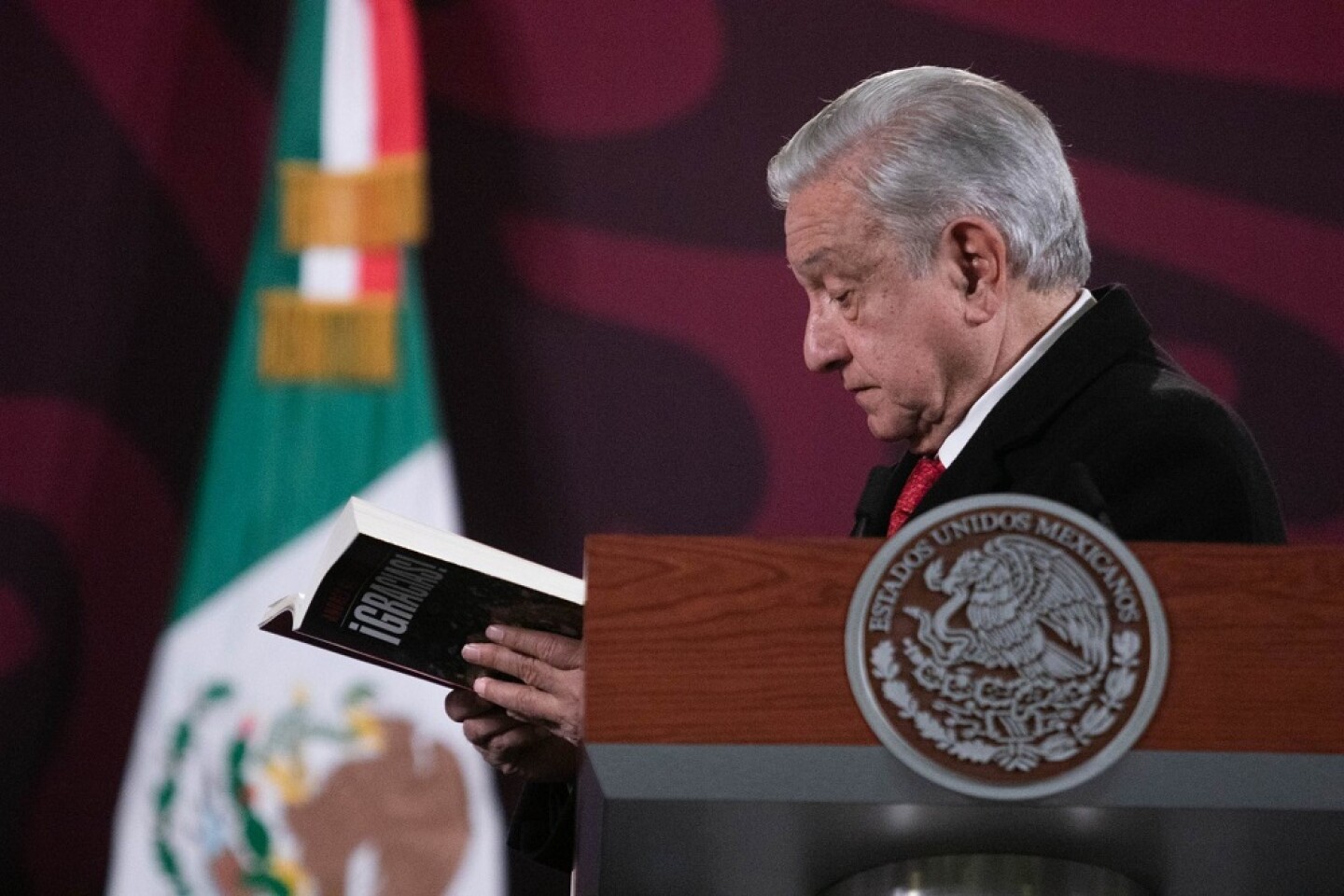 amlo libro AMLO Lunes Mañanera-11