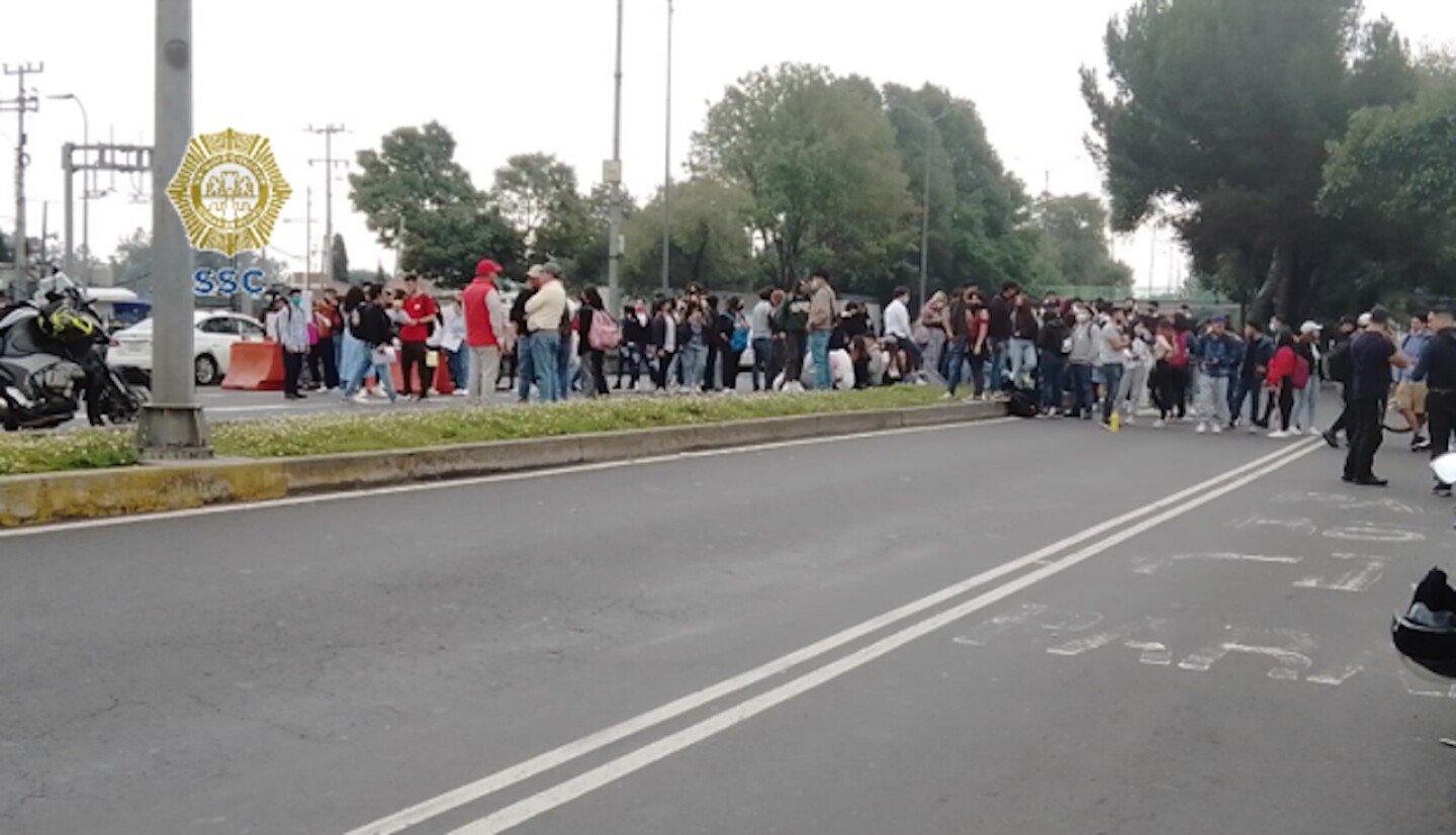 bloqueo-periferico-sur-cdmx-estudiantes-ipn