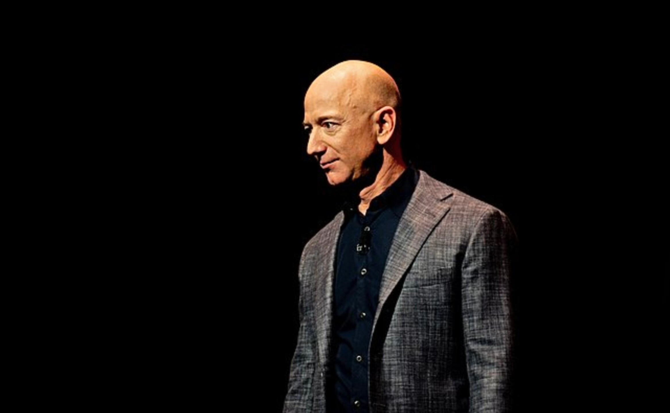 Jeff_Bezos_Unveils-wiki