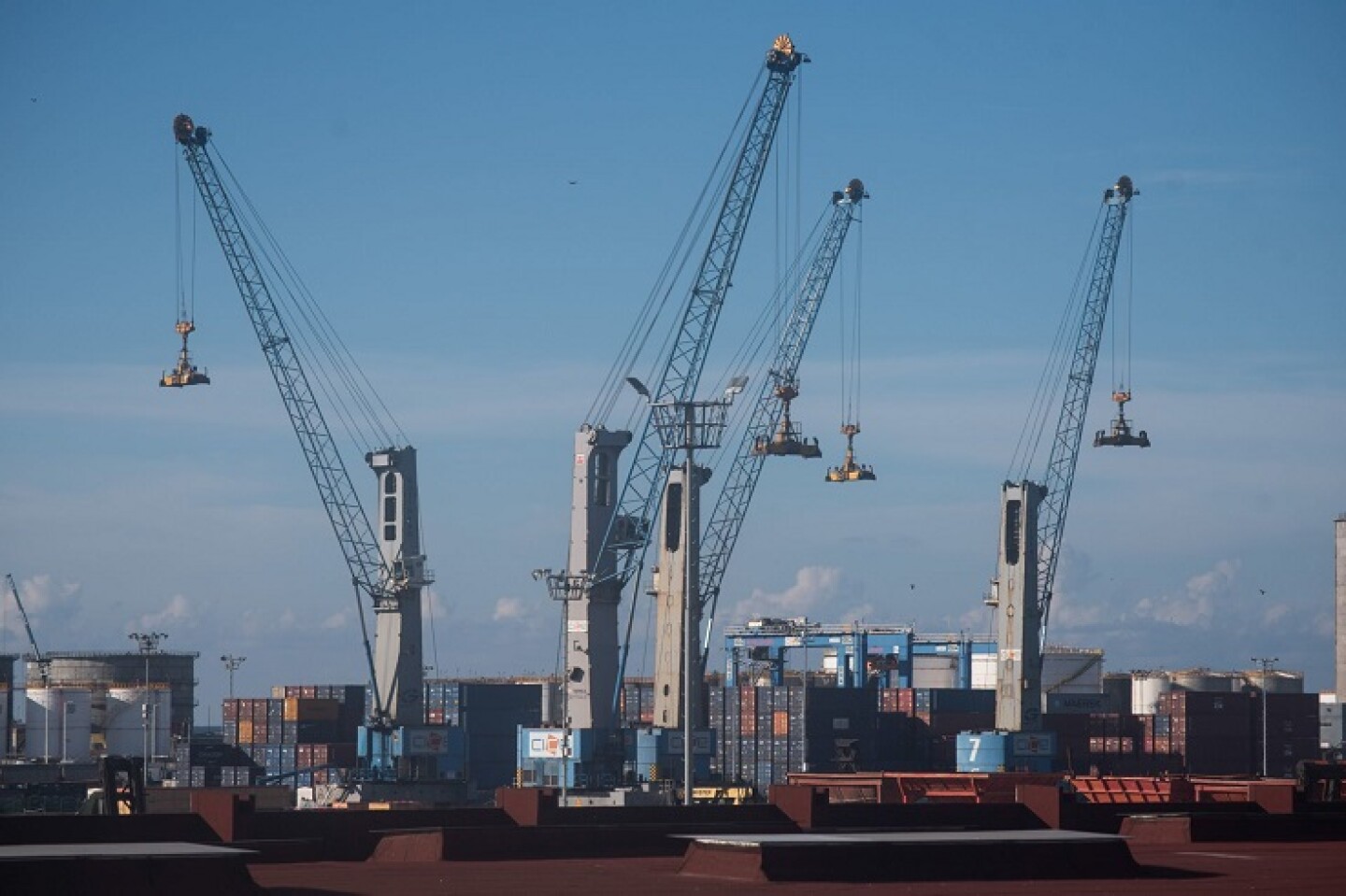 El Jefe del Ejecutivo señalo que se va revisar la consesión por un siglo del puerto de Veracruz a la empresa Administración Portuaria Integral de Veracruz SA de CV (Apiver).