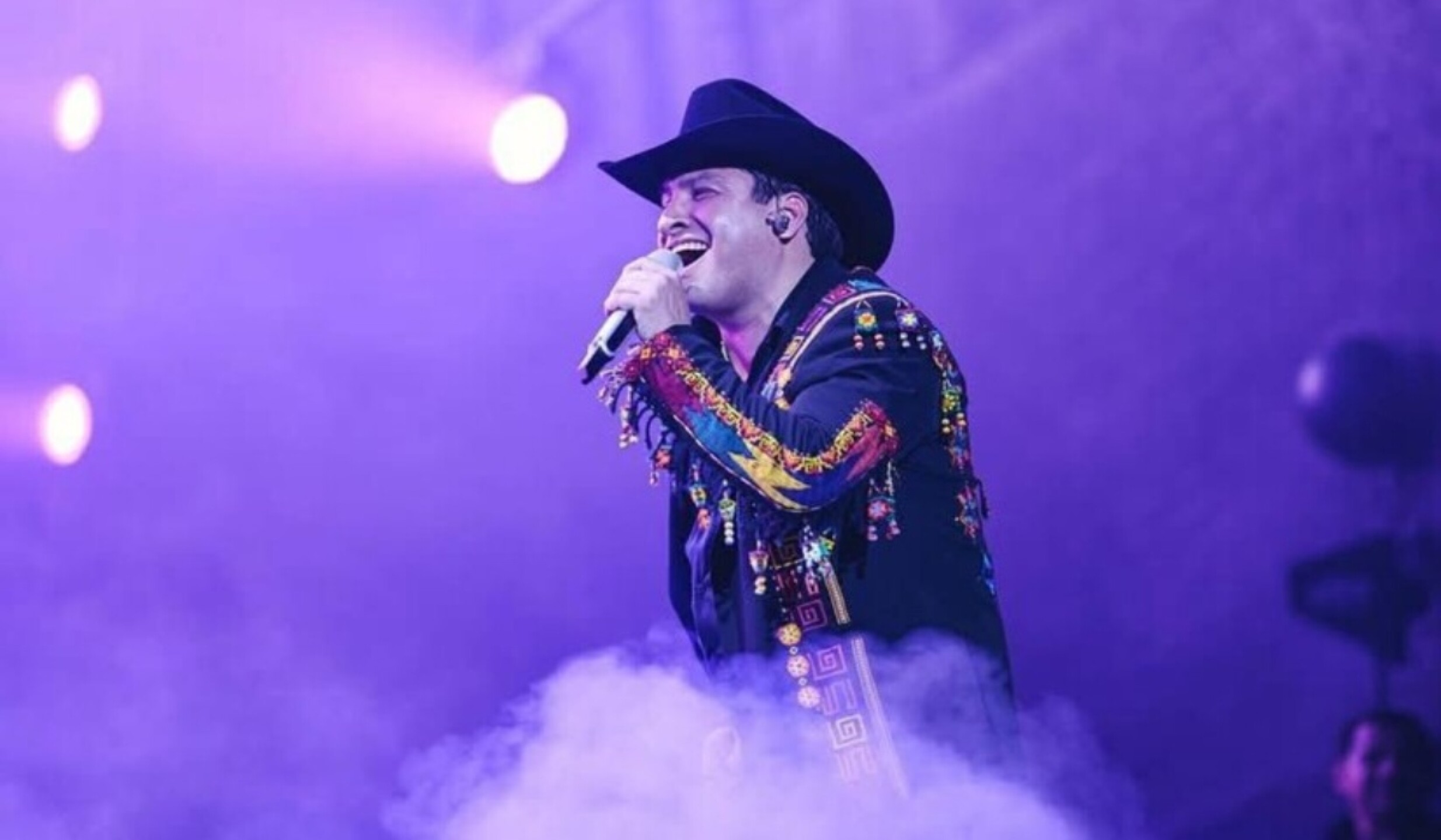 julión álvarez y su norteño banda.jpg