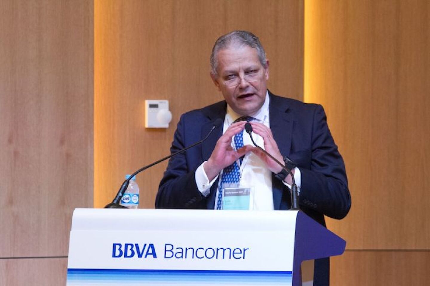 CIUDAD DE MÉXICO, 15JUNIO2017.- Luis Robles Miaja, presidente del Consejo de Administración del Grupo Financiero BBVA Bancomer, durante la inauguración del foro "EduFin Summit 2017", que se realizó en la Torre Bancomer. FOTO: MOISÉS PABLO /CUARTOSCURO.COM