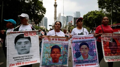 ayotzinapa-amlo-familiares-ejercito