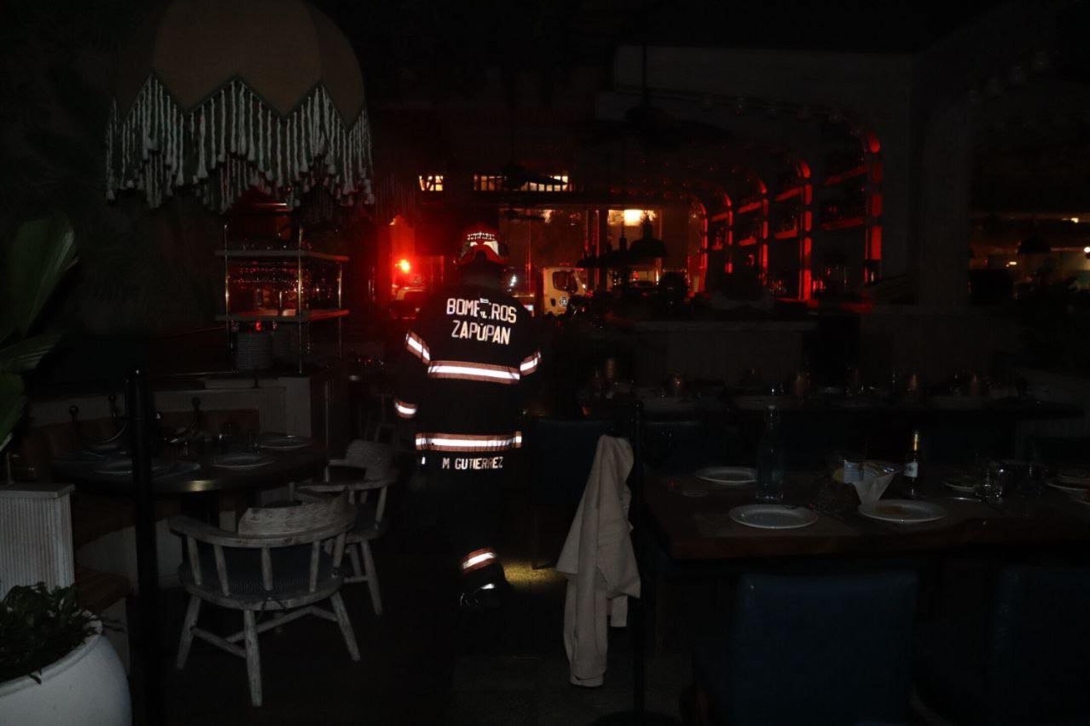 incendio-en-plaza-andares-se-quema-restaurante-campomar-1