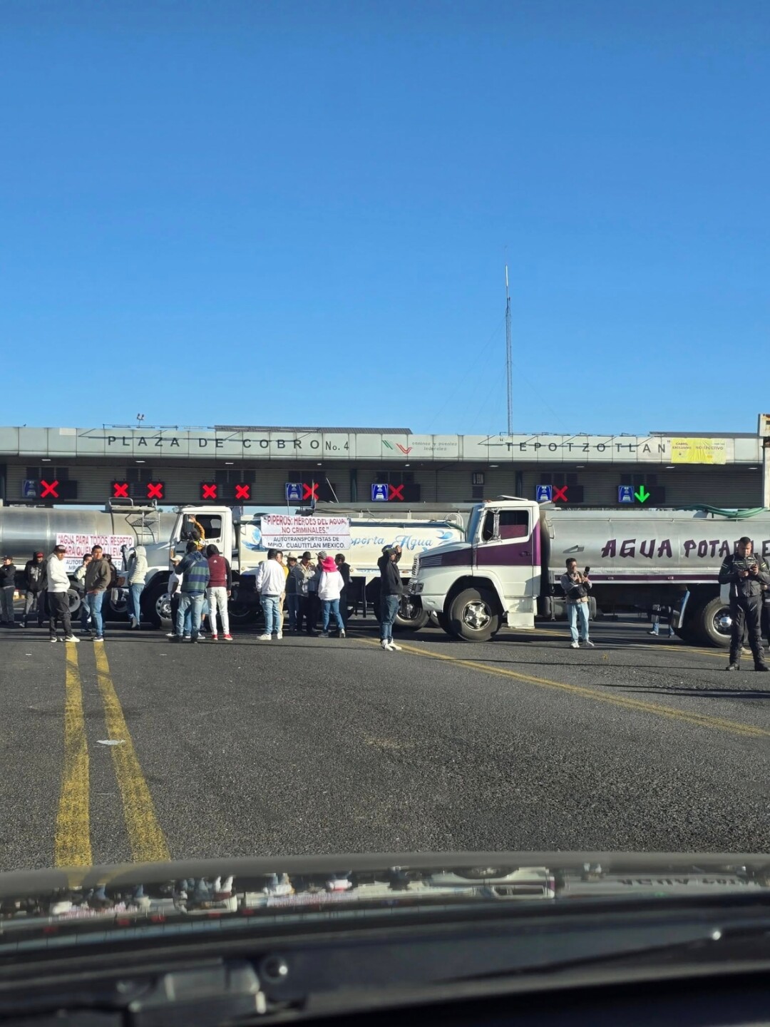 blqueo caseta tepoztlpan autopista méxico-querétaro hoy 29 de octubre.jpg