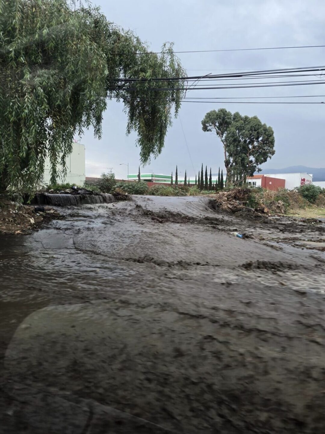 inundaciones-en-chalco-rio-de-aguas-negras-unidades-habitacionales-2-960x1280