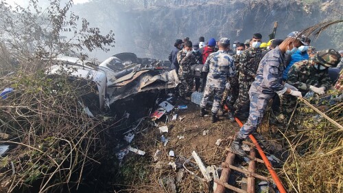 Hallan 68 cadáveres tras el accidente aéreo con 72 pasajeros a bordo en Nepal