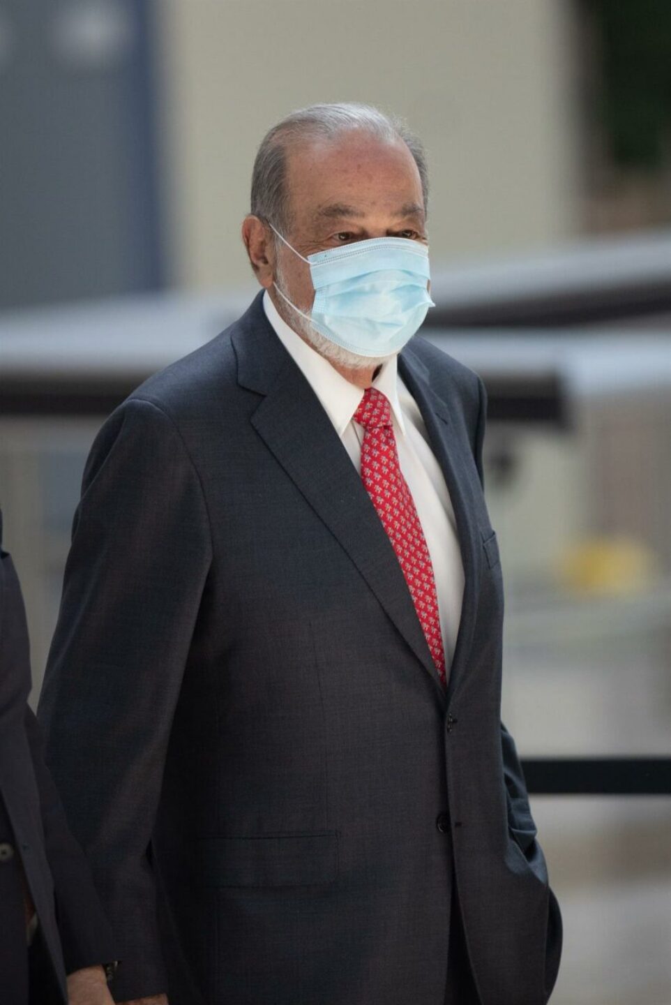 c528ff706bcfc085979b3adc3ba0a35a03aea77dw-855x1280