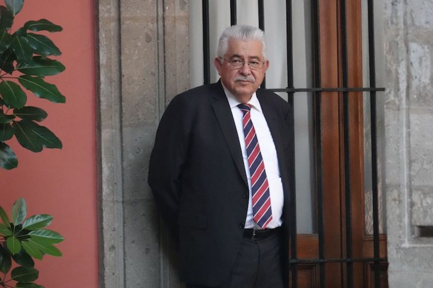 Alejandro Esquer Verdugo, secretario particular del Presidente de México, Andrés Manuel López Obrador, fue el único colaborador de primera línea que acompaño al mandatario en primer informe del año