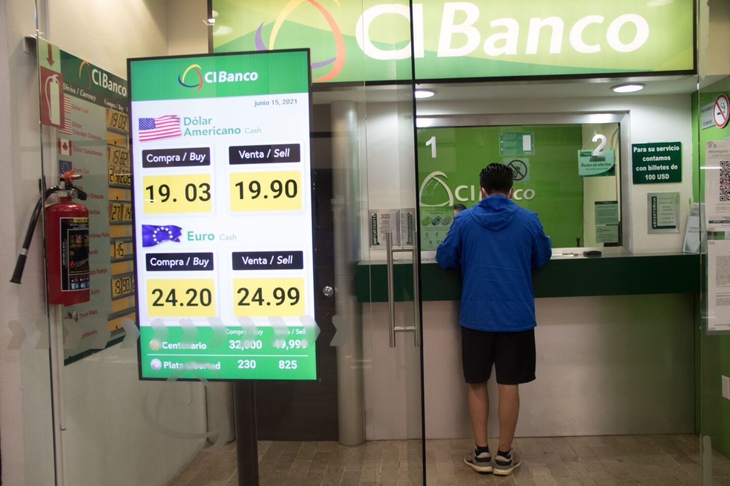 19.00 pesos por dólar en casas de cambio del Aeropuerto