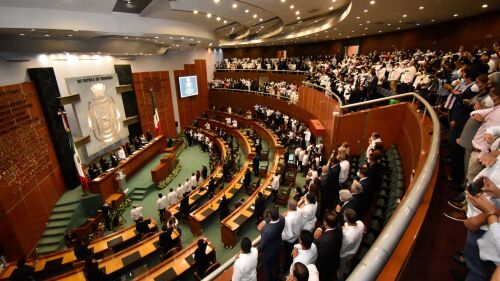 Evelyn Salgado Pineda tomo protesta como gobernadora Constitucional del Estado de Guerrero ante el Congreso del Estado, convirtiéndose en la primera mujer en ocupar este cargo.