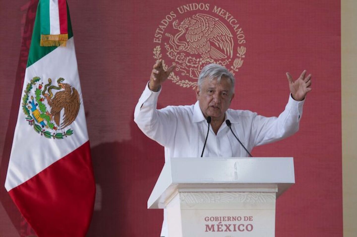 TEKAX, YUCATÁN, 08NOVIEMBRE2019.- El presidente de la república, Andres Manuel Lopez Obrador, acompañado del gobernador del estado, Mauricio Vila Dosal, sostuvo un encuentro con representantes de los pueblos indígenas de la entidad, en el patio de la antigua estación de trenes del municipio de Tekax, como parte de los "Diálogos con Pueblos Indígenas". FOTO: MARTÍN ZETINA /CUARTOSCURO.COM