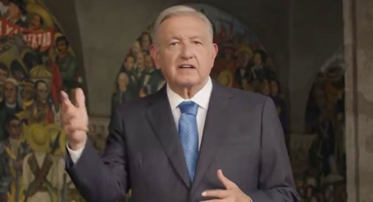 Foto de AMLO en Palacio Nacional jpg png gif