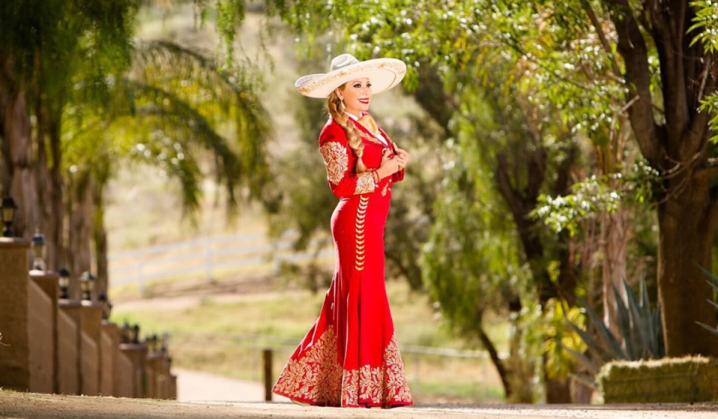 deyra-barrera-himno-nacional (2).jpg
