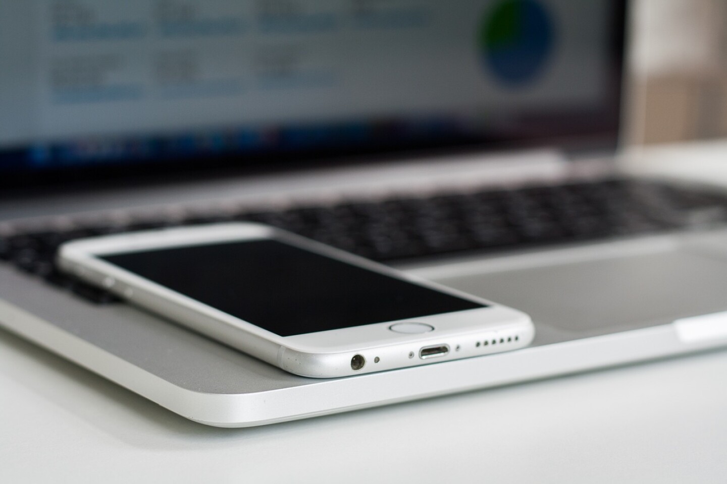 apple-devices-1839874_1280