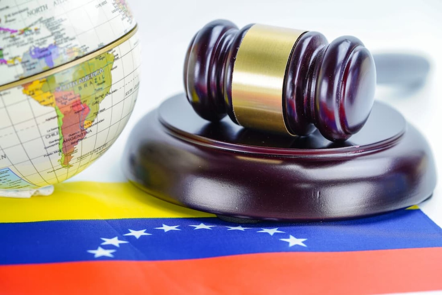 bandera venezuela martillo de juez