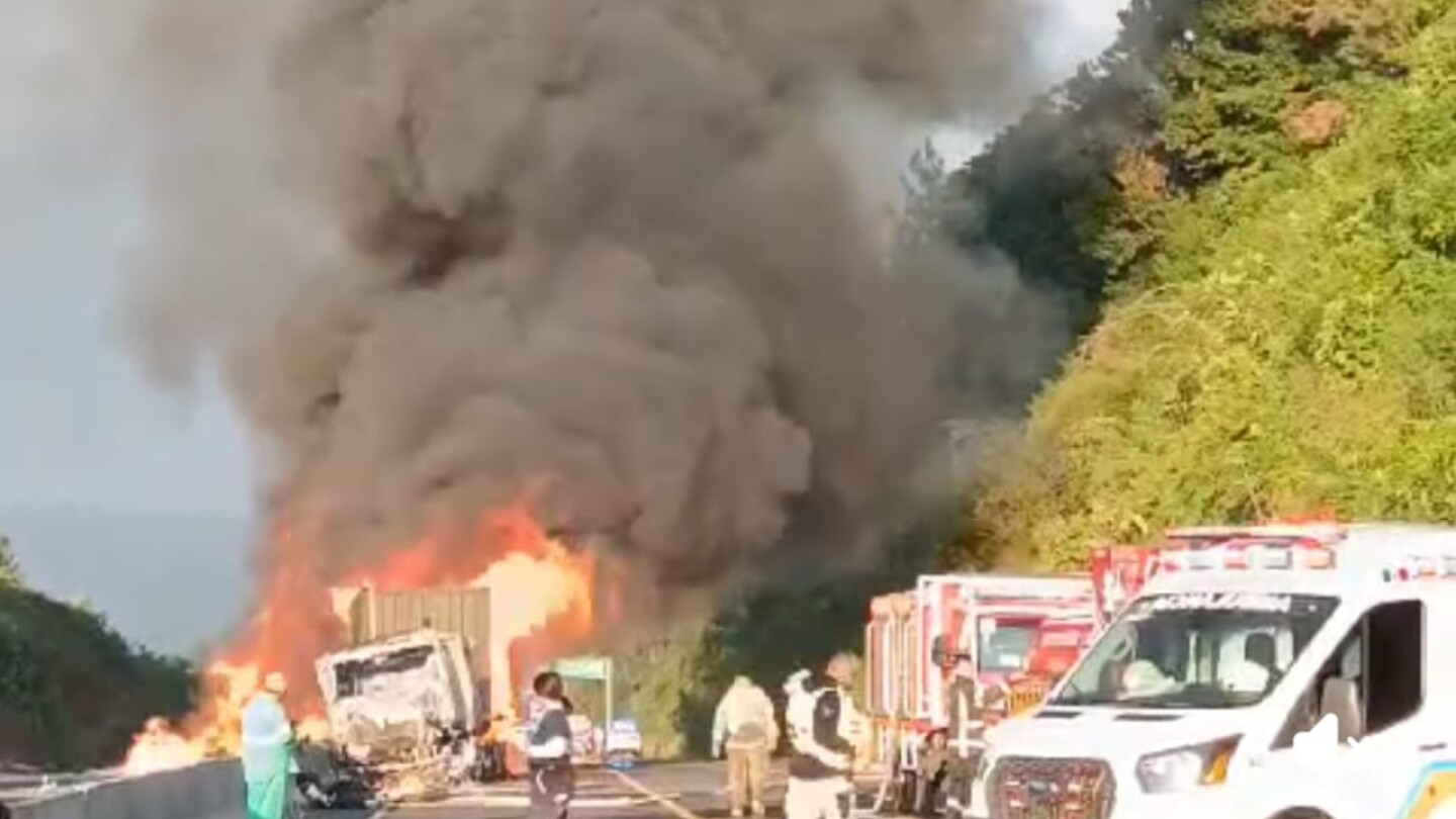 accidente e incendio autopista siglo XXI