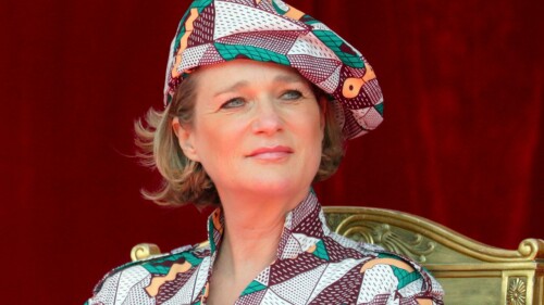 Delphine reclama un trato igual al de sus hermanos