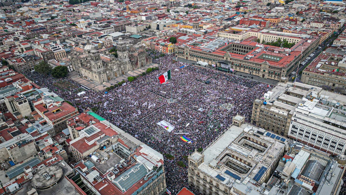marcha-acarreados-amlo-zocalo-expropiacion-petrolera-pan