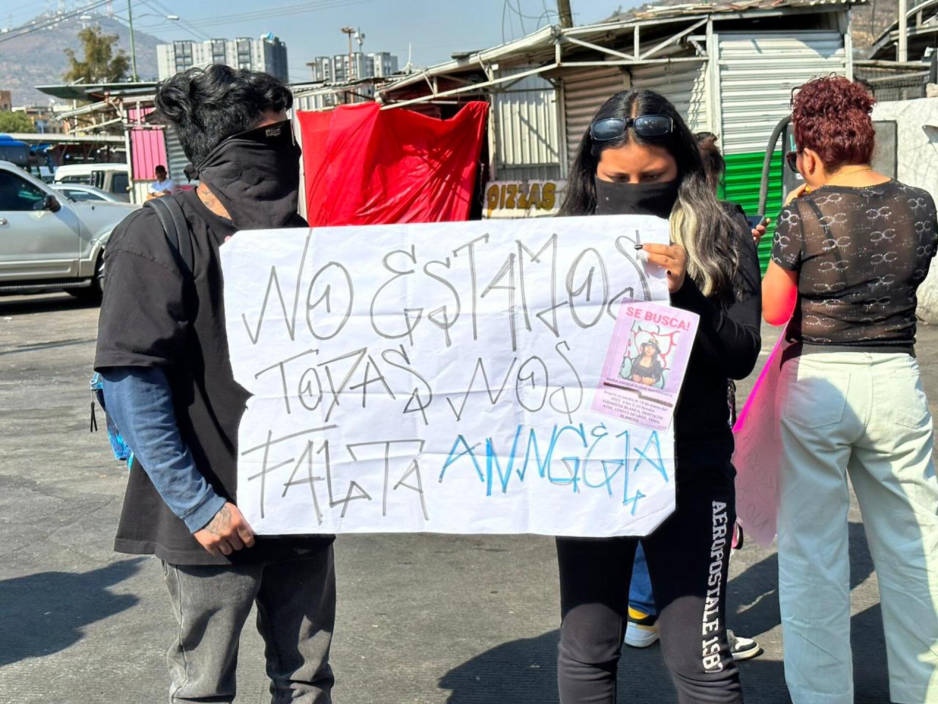 angela-indios-verdes-protesta